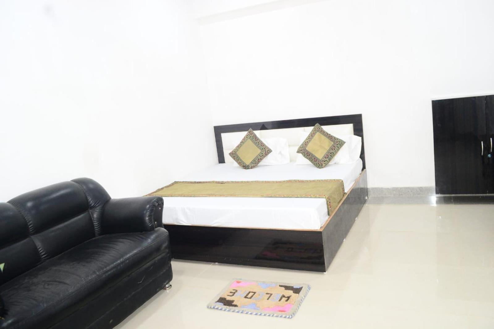 Hr Paying Apartment Varanasi